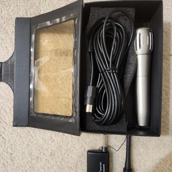 Naxa NAM - 982 Wireless Dynamic Microphone System - Picture 3 of 5